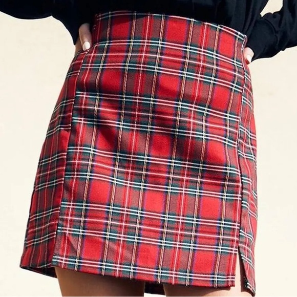 Brandy Melville Red Plaid Mini Skirt - Picture 2 of 2